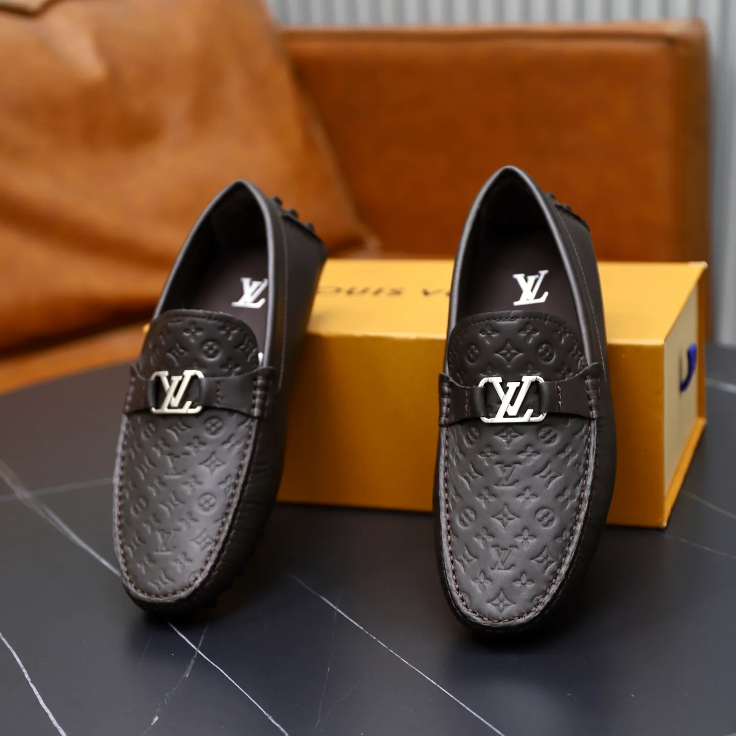 Ex-factory price: 480💰【LV】Louis Vuitton ⚠️High-end men’s driving and pedal series ⚠️38-44 (customized for 45) ⚠️All original cowhide leather! Thick and soft! Made entirely of calfskin lining! The latest non-slip beanie sole! Three-dimensional package technology! Fashionable and classic! Handicrafts! Original high quality! Feel free to compare!